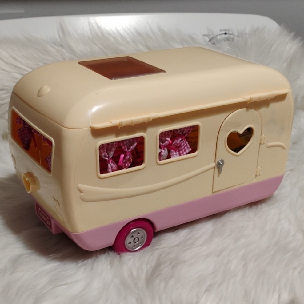 NWOT Lil Woodzees Charming Pink/Cream Toy Camper (No Jeep) #703